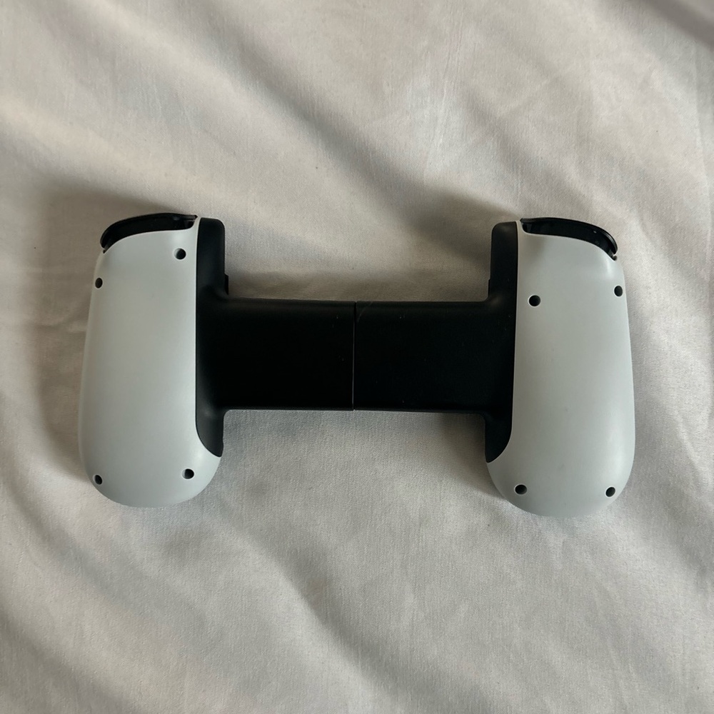 Backbone iPhone Controller - Picture 2 of 5